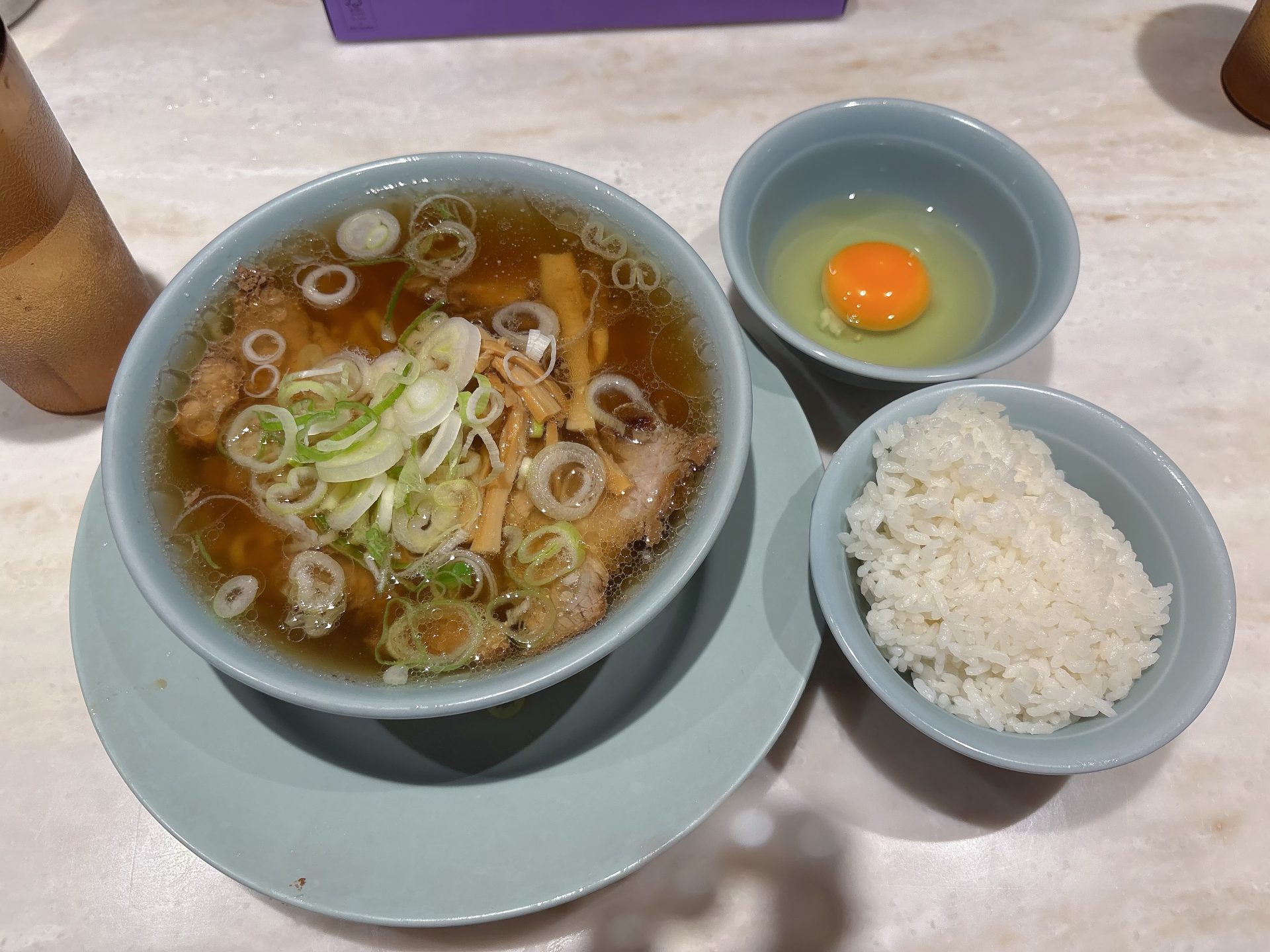 半ラーメン、小ライス、生卵